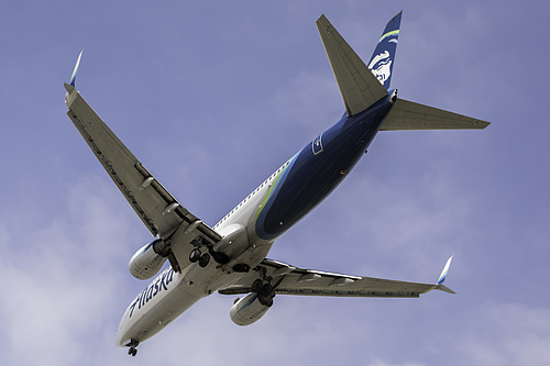 Alaska Airlines Boeing 737-800 N562AS at Los Angeles International Airport (KLAX/LAX) Alaska Airlines Boeing 737-800 N562AS at Los Angeles International Airport (KLAX/LAX)