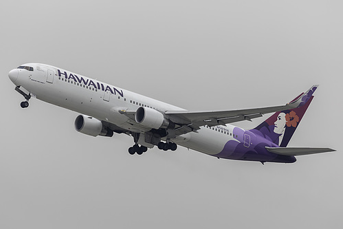 Hawaiian Airlines Boeing 767-300ER N581HA at Los Angeles International Airport (KLAX/LAX) Hawaiian Airlines Boeing 767-300ER N581HA at Los Angeles International Airport (KLAX/LAX)