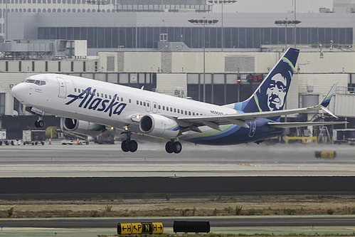 Alaska Airlines Boeing 737-800 N590AS at Los Angeles International Airport (KLAX/LAX)