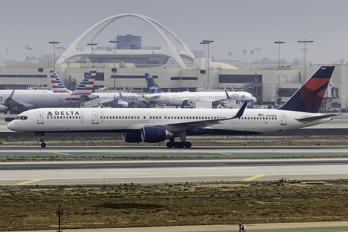 Delta Air Lines Boeing 757-300 N592NW at Los Angeles International Airport (KLAX/LAX)