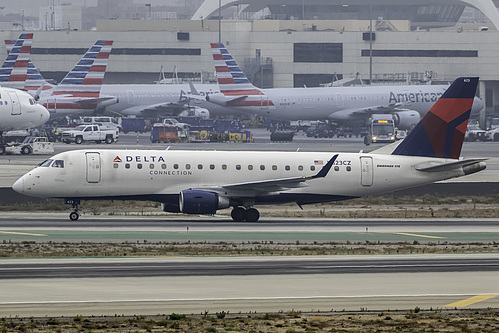 Compass Airlines Embraer ERJ-175 N623CZ at Los Angeles International Airport (KLAX/LAX)