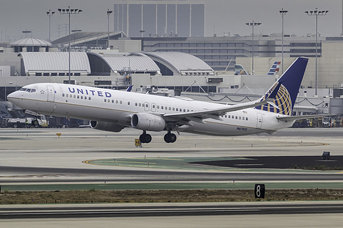 United Airlines Boeing 737-900ER N67812 at Los Angeles International Airport (KLAX/LAX)