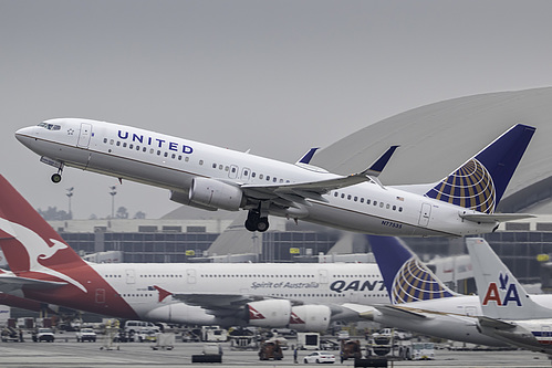United Airlines Boeing 737-800 N77535 at Los Angeles International Airport (KLAX/LAX) United Airlines Boeing 737-800 N77535 at Los Angeles International Airport (KLAX/LAX)