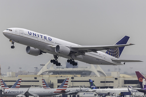 United Airlines Boeing 777-200 N776UA at Los Angeles International Airport (KLAX/LAX) United Airlines Boeing 777-200 N776UA at Los Angeles International Airport (KLAX/LAX)