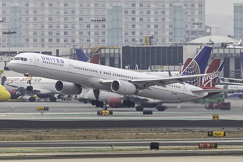 United Airlines Boeing 757-300 N77867 at Los Angeles International Airport (KLAX/LAX)