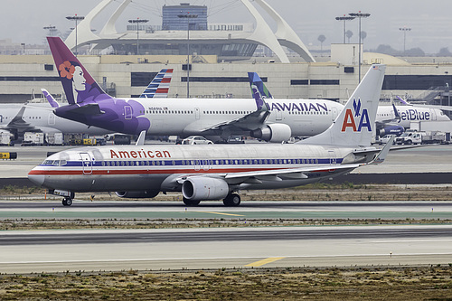 American Airlines Boeing 737-800 N907NN at Los Angeles International Airport (KLAX/LAX) American Airlines Boeing 737-800 N907NN at Los Angeles International Airport (KLAX/LAX)