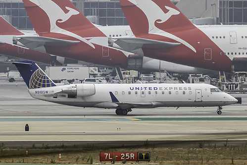 SkyWest Airlines Canadair CRJ-200 N910SW at Los Angeles International Airport (KLAX/LAX)