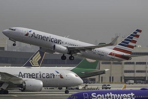 American Airlines Boeing 737-800 N998NN at Los Angeles International Airport (KLAX/LAX) American Airlines Boeing 737-800 N998NN at Los Angeles International Airport (KLAX/LAX)
