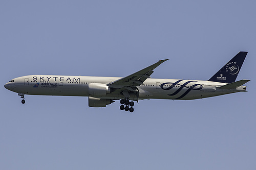 China Southern Airlines Boeing 777-300ER B-2049 at San Francisco International Airport (KSFO/SFO)