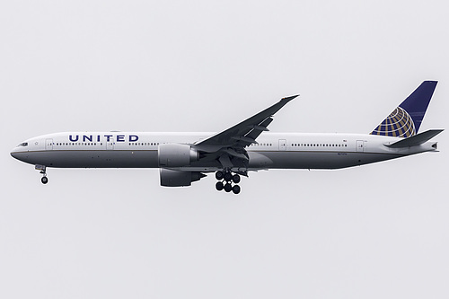 United Airlines Boeing 777-300ER N2737U at San Francisco International Airport (KSFO/SFO)