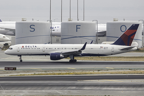 Delta Air Lines Boeing 757-200 N6709 at San Francisco International Airport (KSFO/SFO) Delta Air Lines Boeing 757-200 N6709 at San Francisco International Airport (KSFO/SFO)