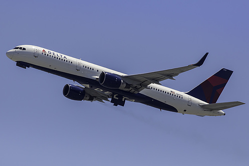 Delta Air Lines Boeing 757-200 N6709 at San Francisco International Airport (KSFO/SFO) Delta Air Lines Boeing 757-200 N6709 at San Francisco International Airport (KSFO/SFO)