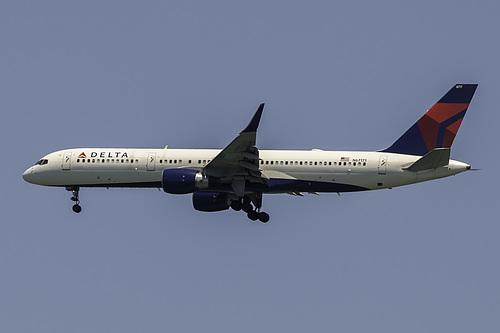 Delta Air Lines Boeing 757-200 N67171 at San Francisco International Airport (KSFO/SFO) Delta Air Lines Boeing 757-200 N67171 at San Francisco International Airport (KSFO/SFO)
