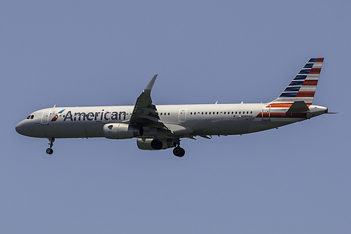 American Airlines Airbus A321-200 N989AU at San Francisco International Airport (KSFO/SFO)