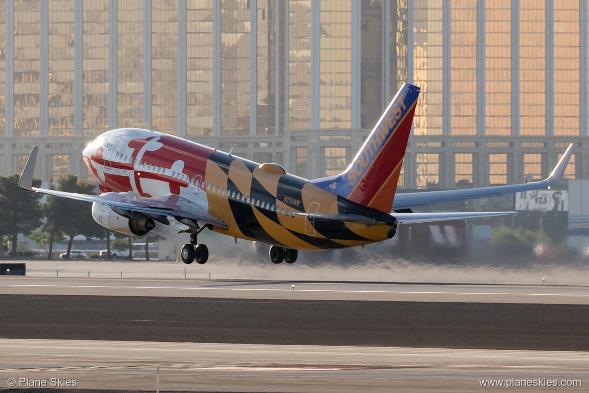 Southwest Airlines Boeing 737-700 N214WN at McCarran International Airport (KLAS/LAS) Southwest Airlines Boeing 737-700 N214WN at McCarran International Airport (KLAS/LAS)