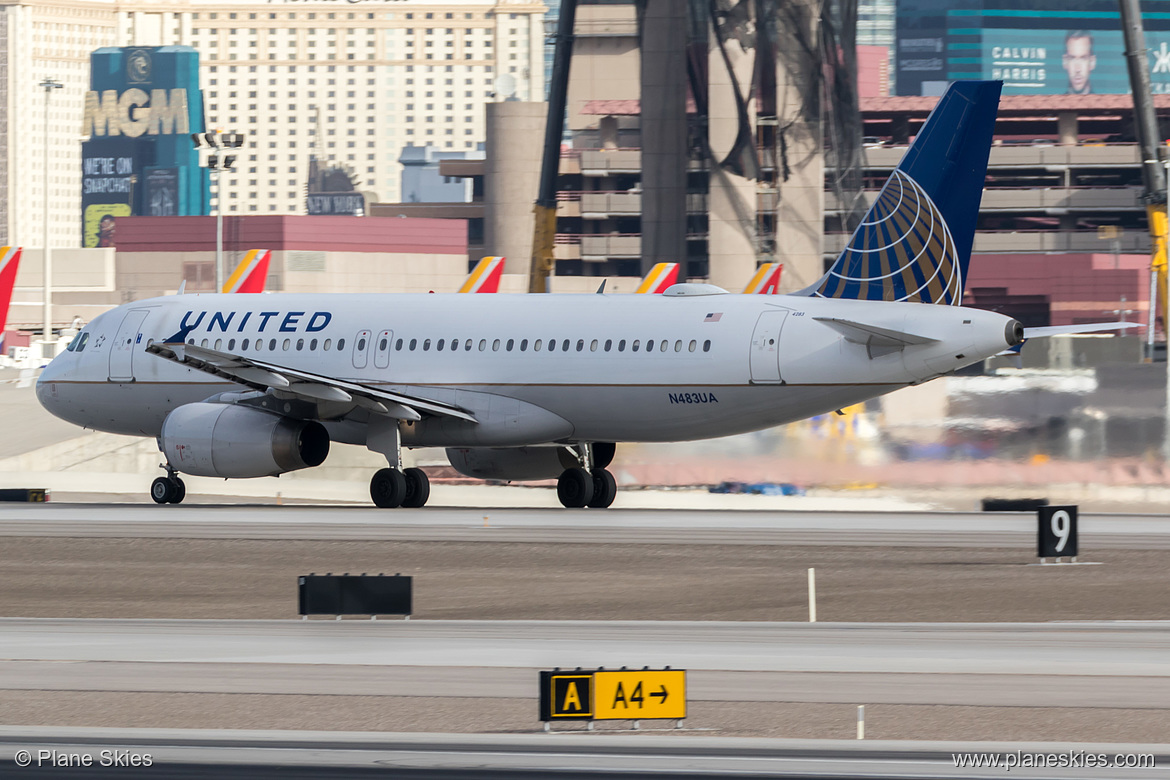 United Airlines Airbus A320-200 N483UA at McCarran International Airport (KLAS/LAS)