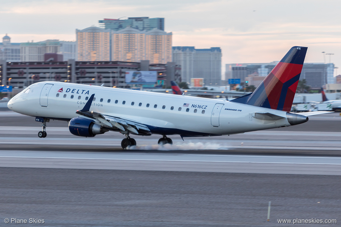 Compass Airlines Embraer ERJ-175 N616CZ at McCarran International Airport (KLAS/LAS) Compass Airlines Embraer ERJ-175 N616CZ at McCarran International Airport (KLAS/LAS)