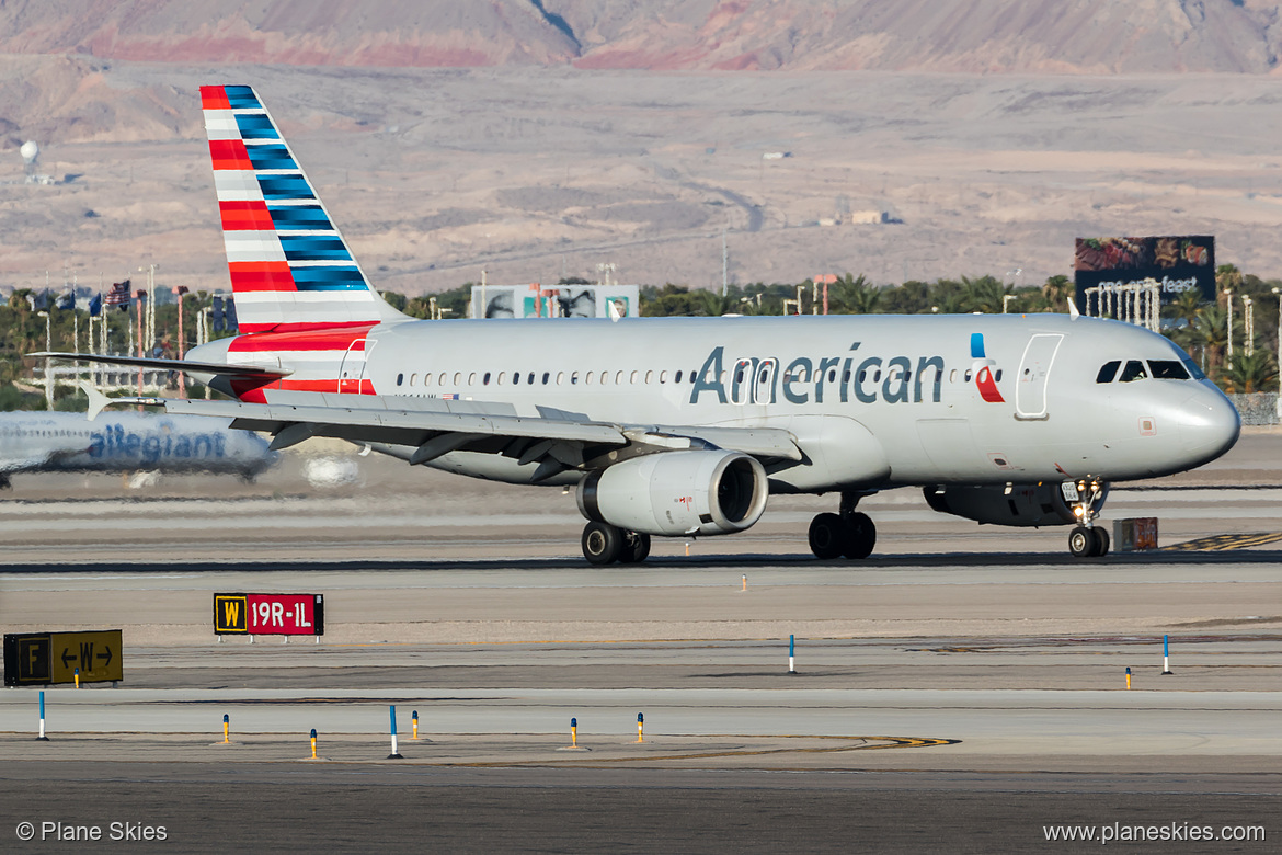 American Airlines Airbus A320-200 N664AW at McCarran International Airport (KLAS/LAS) American Airlines Airbus A320-200 N664AW at McCarran International Airport (KLAS/LAS)