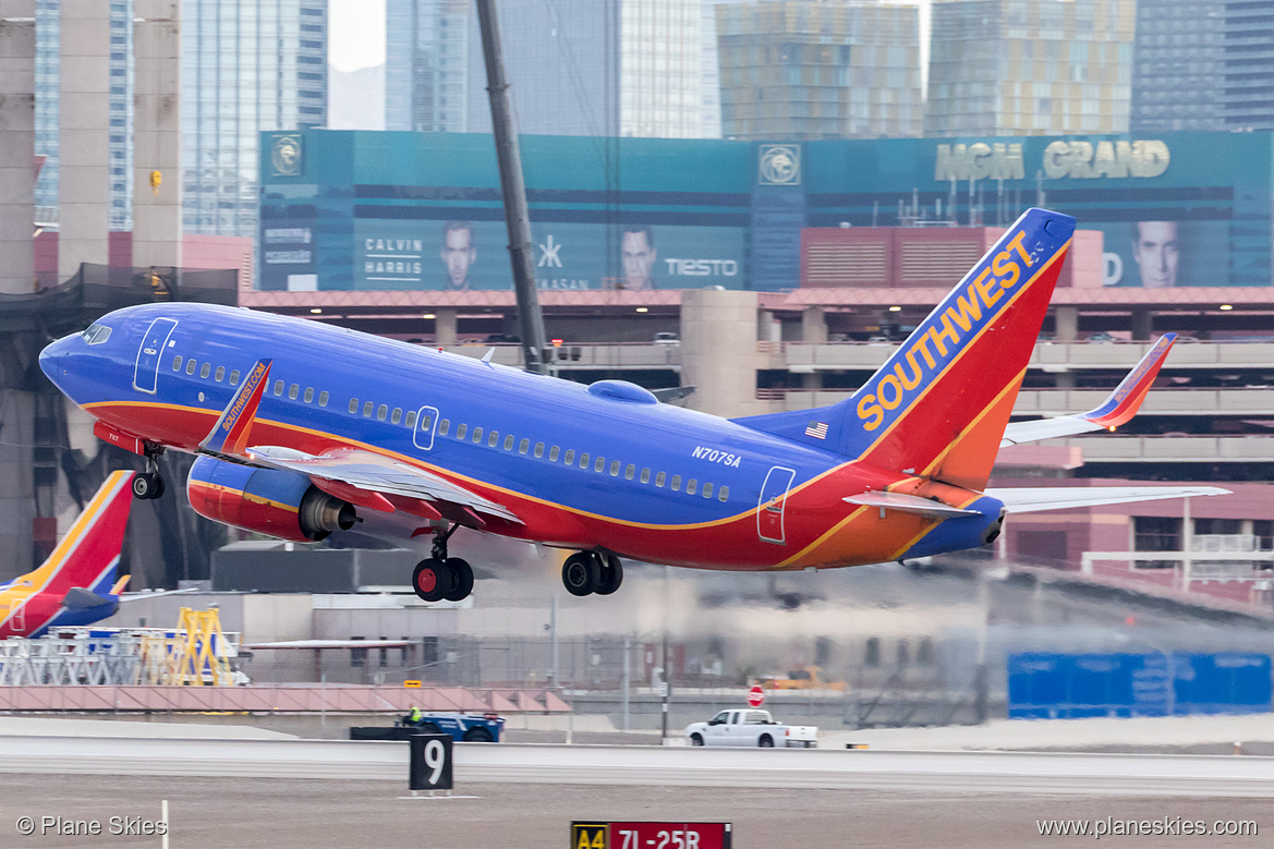 Southwest Airlines Boeing 737-700 N707SA at McCarran International Airport (KLAS/LAS)