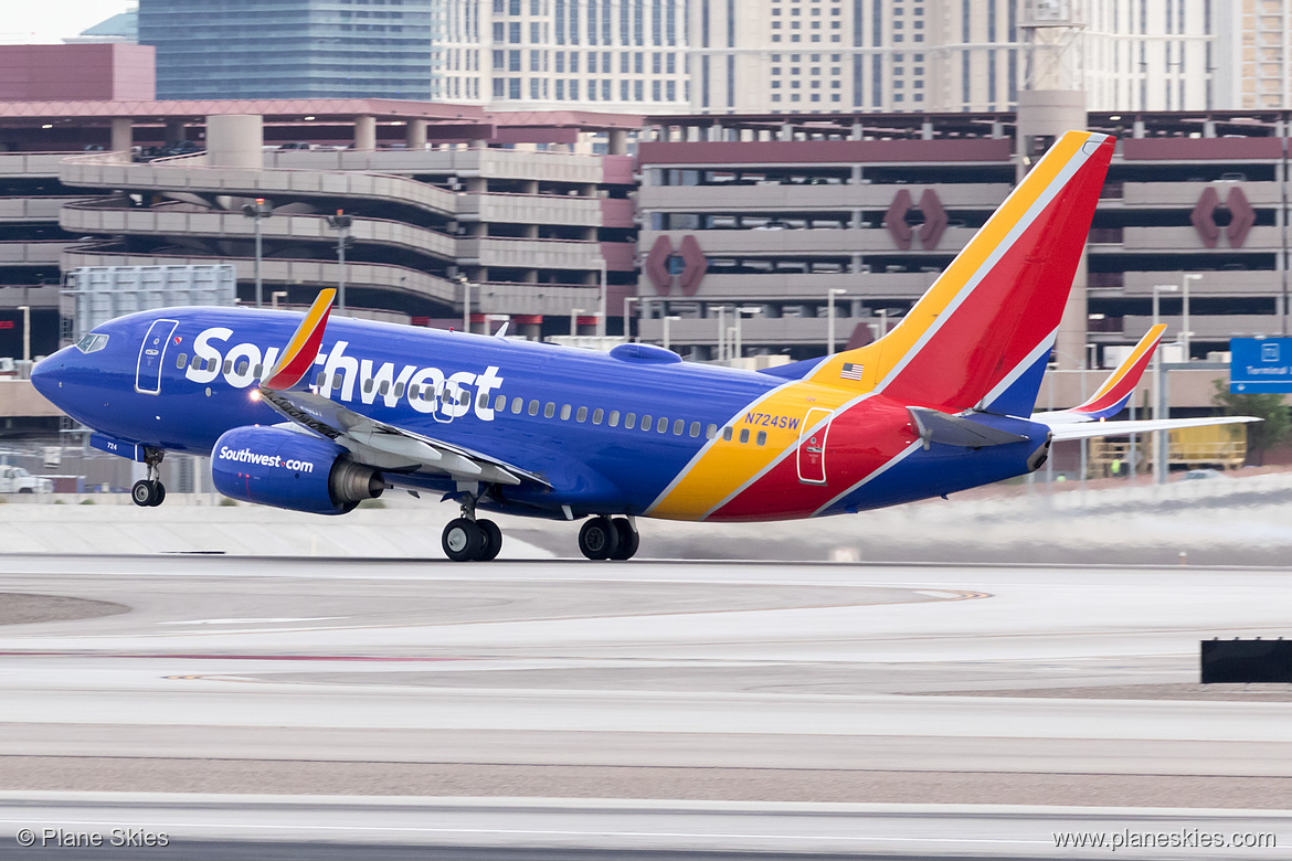 Southwest Airlines Boeing 737-700 N724SW at McCarran International Airport (KLAS/LAS)