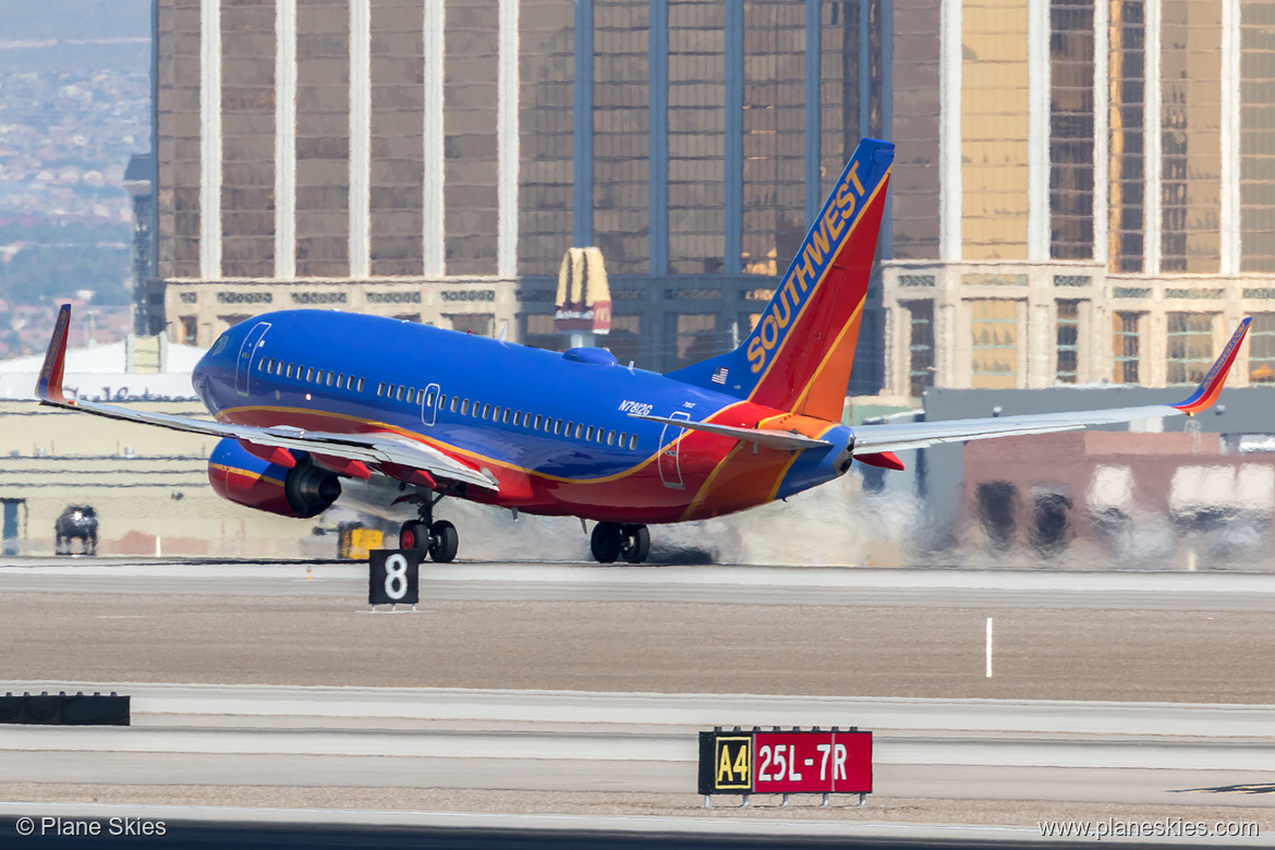 Southwest Airlines Boeing 737-700 N7812G at McCarran International Airport (KLAS/LAS)