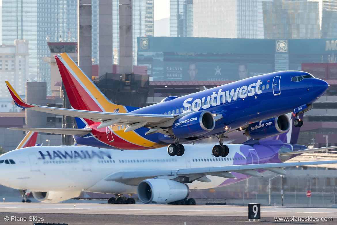 Southwest Airlines Boeing 737-700 N7874B at McCarran International Airport (KLAS/LAS)