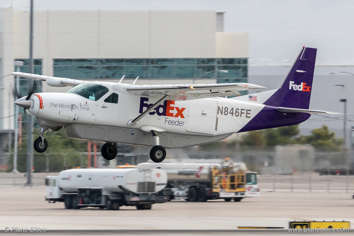 FedEx Cessna 208B Super Cargomaster N846FE at McCarran International Airport (KLAS/LAS) FedEx Cessna 208B Super Cargomaster N846FE at McCarran International Airport (KLAS/LAS)