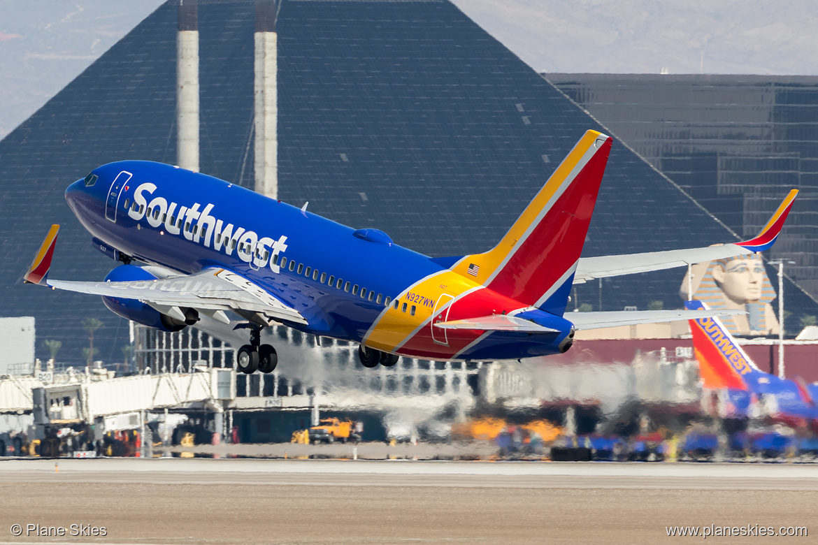 Southwest Airlines Boeing 737-700 N927WN at McCarran International Airport (KLAS/LAS)