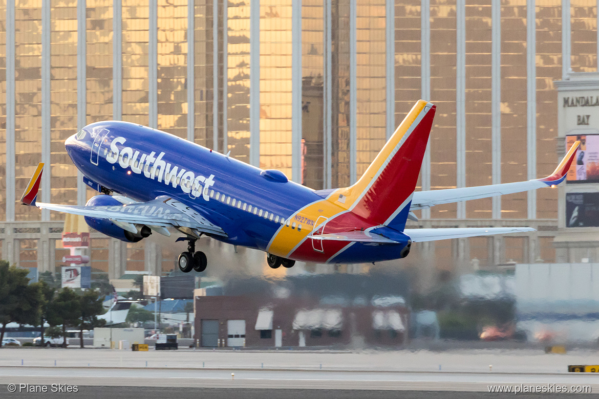 Southwest Airlines Boeing 737-700 N927WN at McCarran International Airport (KLAS/LAS)