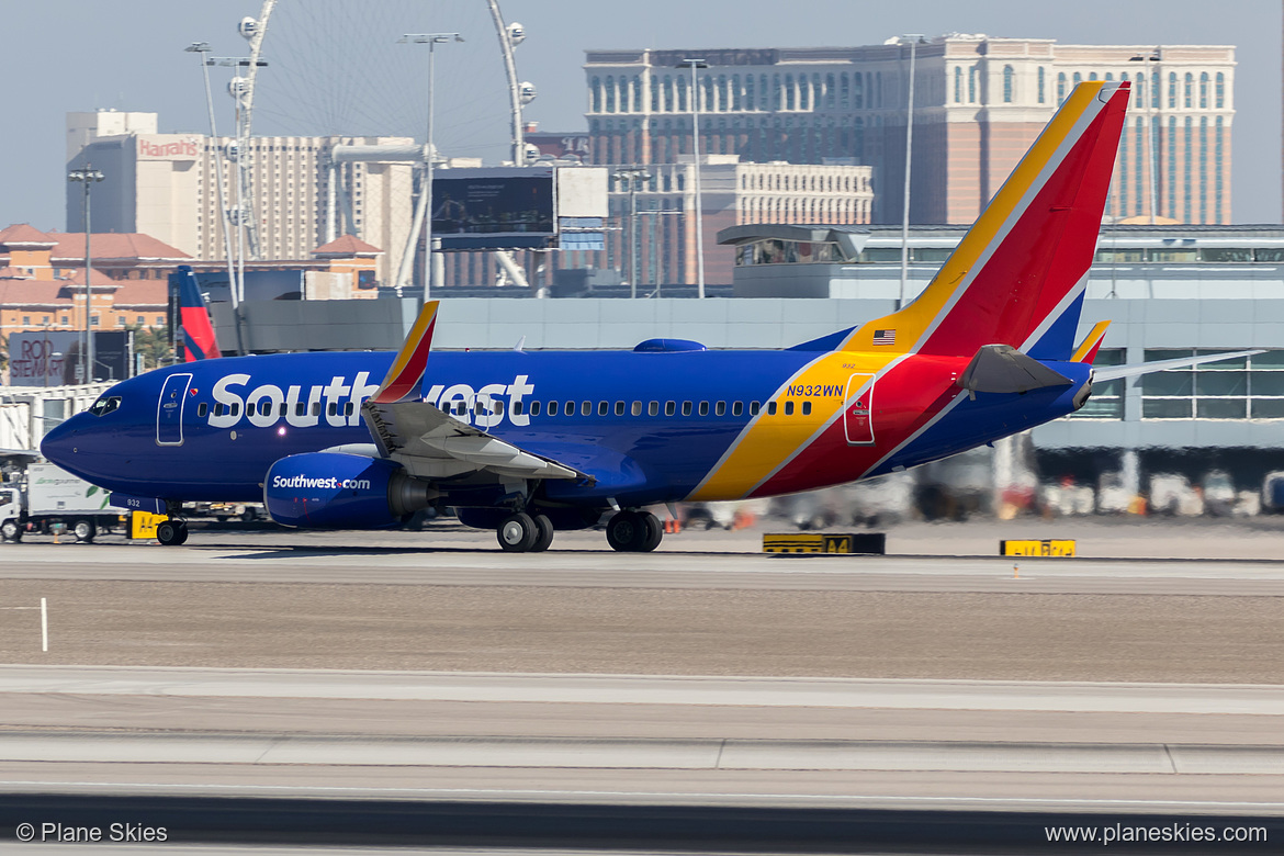 Southwest Airlines Boeing 737-700 N932WN at McCarran International Airport (KLAS/LAS)