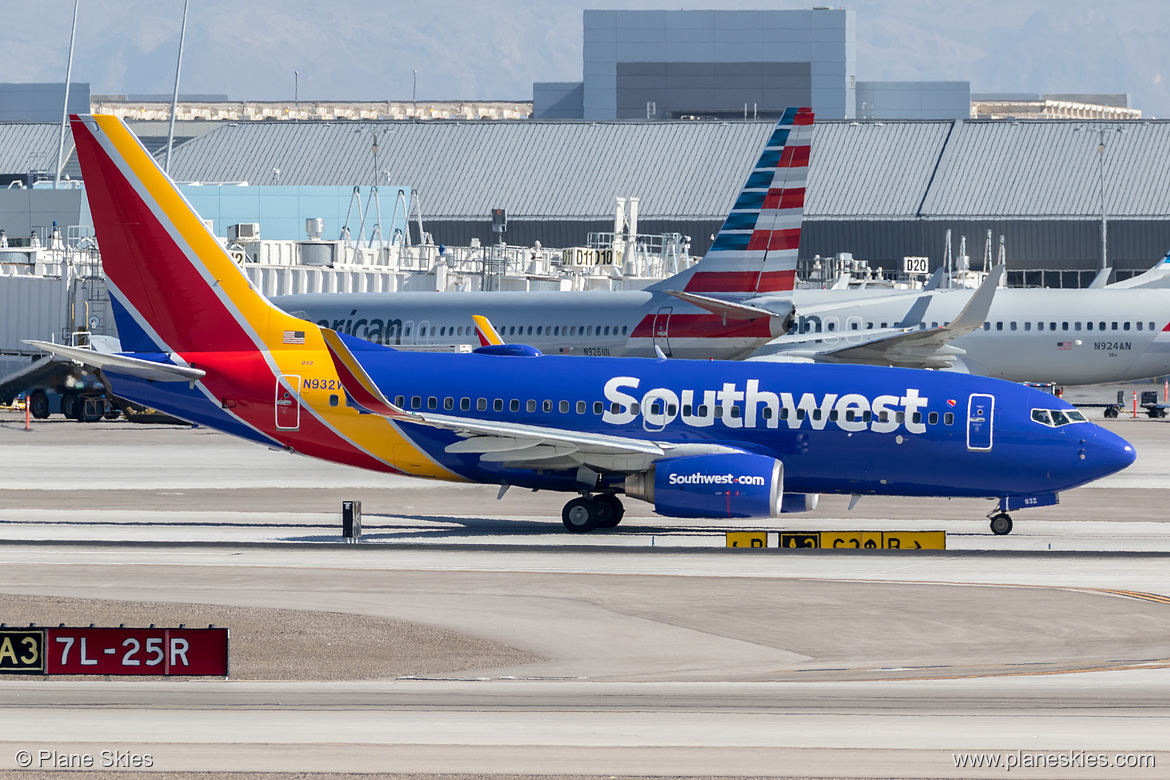 Southwest Airlines Boeing 737-700 N932WN at McCarran International Airport (KLAS/LAS) Southwest Airlines Boeing 737-700 N932WN at McCarran International Airport (KLAS/LAS)