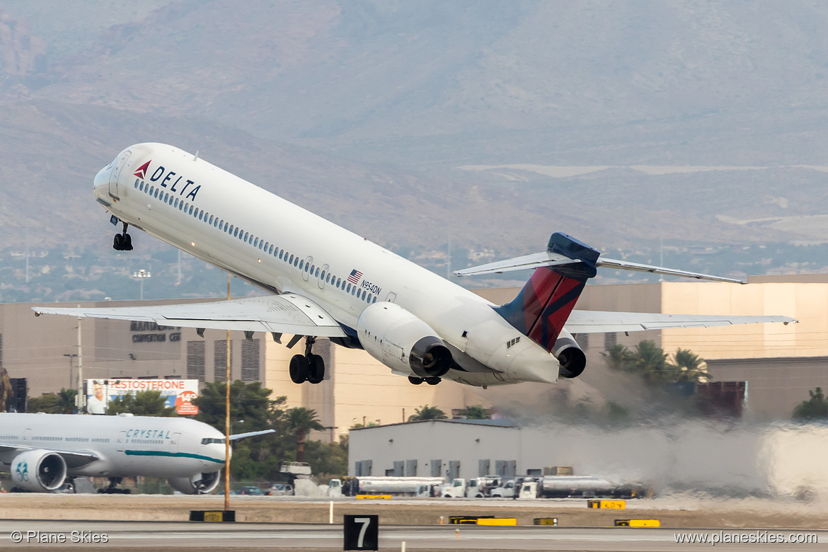 Delta Air Lines McDonnell Douglas MD-90-30 N954DN at McCarran International Airport (KLAS/LAS) Delta Air Lines McDonnell Douglas MD-90-30 N954DN at McCarran International Airport (KLAS/LAS)