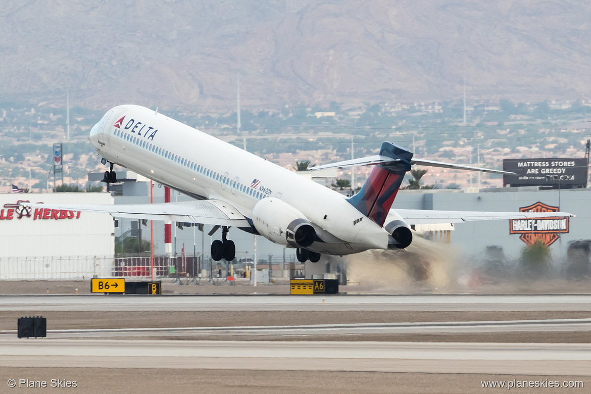 Delta Air Lines McDonnell Douglas MD-90-30 N960DN at McCarran International Airport (KLAS/LAS) Delta Air Lines McDonnell Douglas MD-90-30 N960DN at McCarran International Airport (KLAS/LAS)