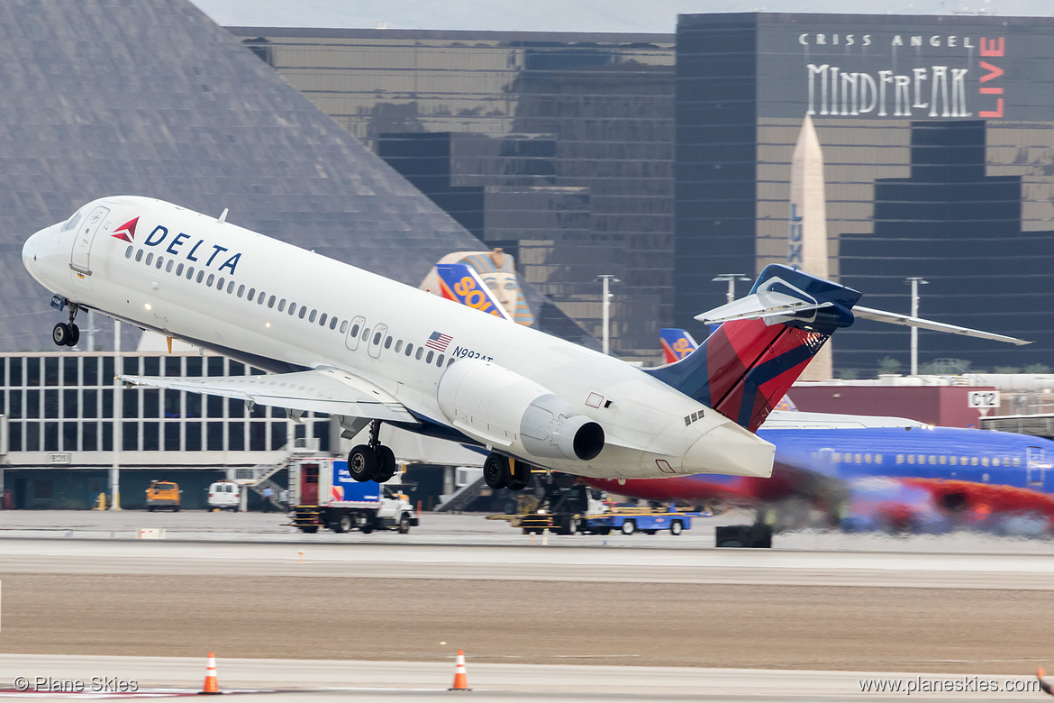 Delta Air Lines Boeing 717-200 N993AT at McCarran International Airport (KLAS/LAS) Delta Air Lines Boeing 717-200 N993AT at McCarran International Airport (KLAS/LAS)