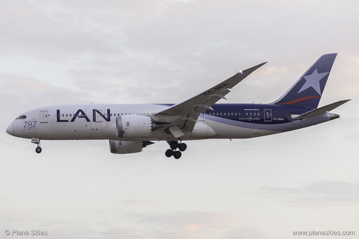 LATAM Chile Boeing 787-8 CC-BBA at Los Angeles International Airport (KLAX/LAX)