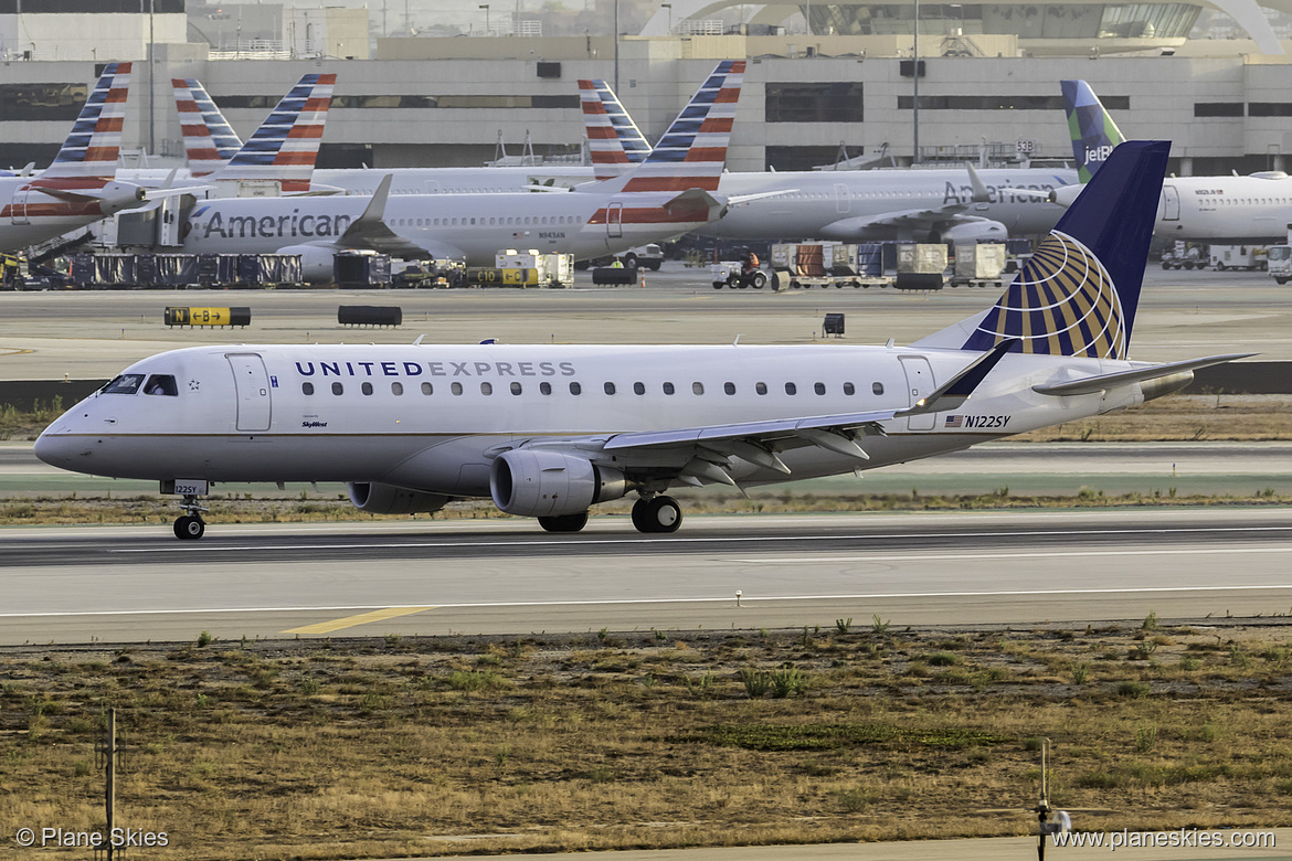 SkyWest Airlines Embraer ERJ-175 N122SY at Los Angeles International Airport (KLAX/LAX) SkyWest Airlines Embraer ERJ-175 N122SY at Los Angeles International Airport (KLAX/LAX)