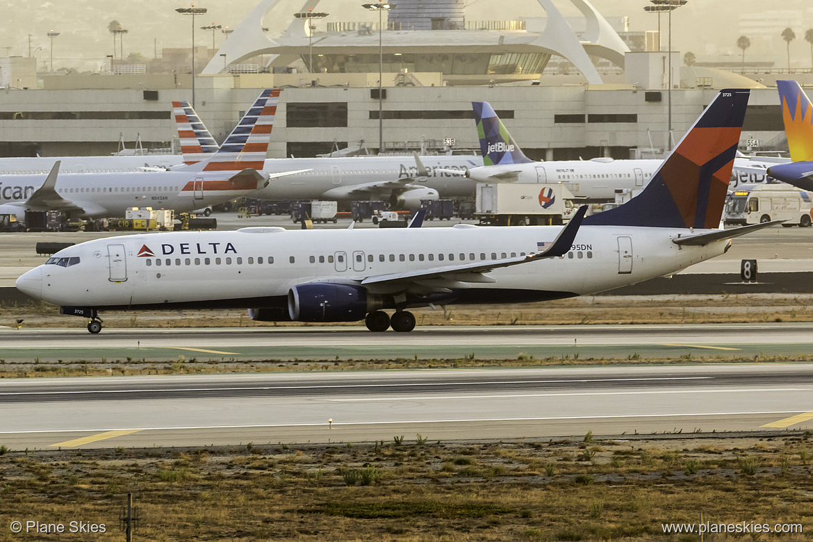 Delta Air Lines Boeing 737-800 N395DN at Los Angeles International Airport (KLAX/LAX)