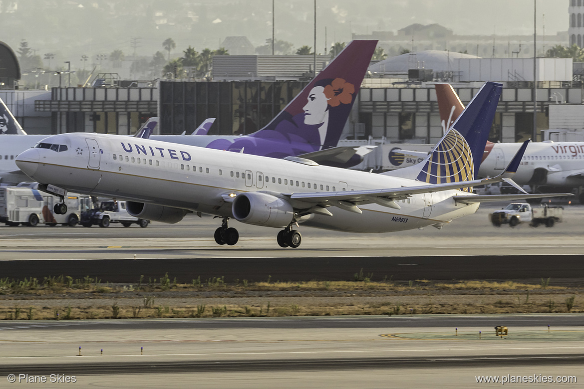 United Airlines Boeing 737-900ER N69813 at Los Angeles International Airport (KLAX/LAX) United Airlines Boeing 737-900ER N69813 at Los Angeles International Airport (KLAX/LAX)