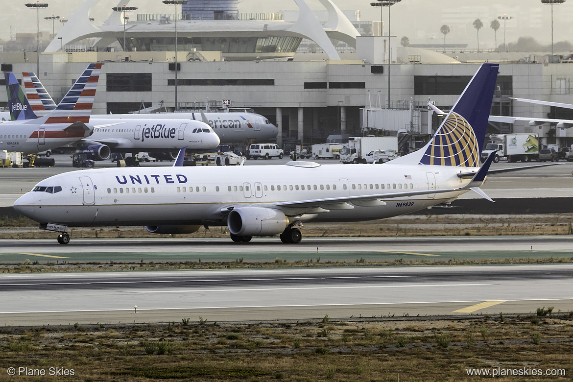 United Airlines Boeing 737-900ER N69839 at Los Angeles International Airport (KLAX/LAX) United Airlines Boeing 737-900ER N69839 at Los Angeles International Airport (KLAX/LAX)