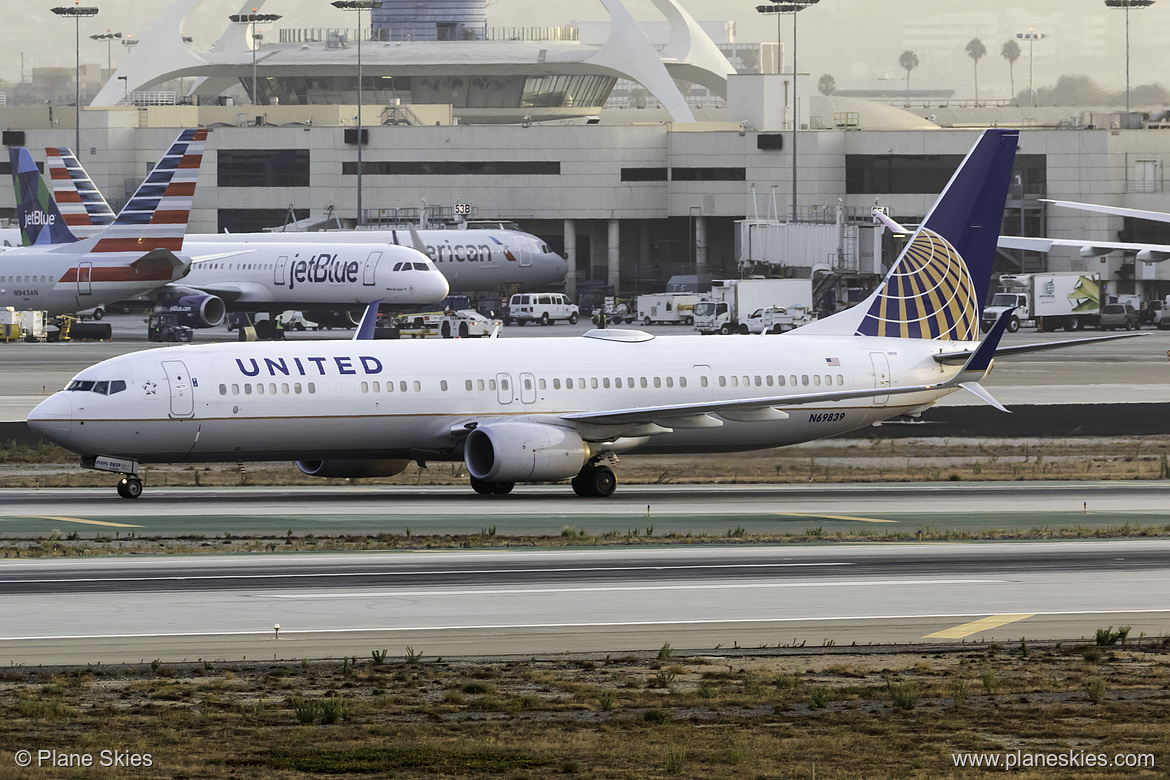 United Airlines Boeing 737-900ER N69839 at Los Angeles International Airport (KLAX/LAX)