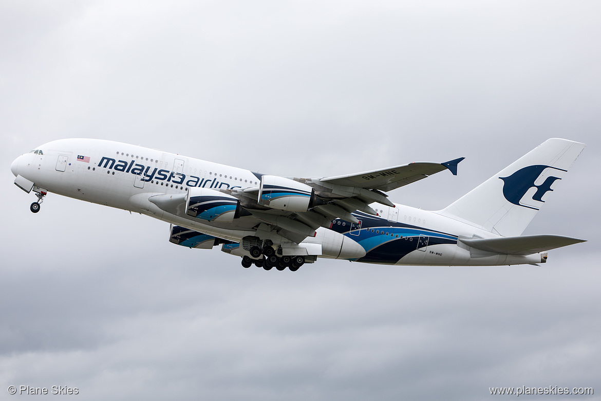 Malaysia Airlines Airbus A380-800 9M-MNE at London Heathrow Airport (EGLL/LHR)