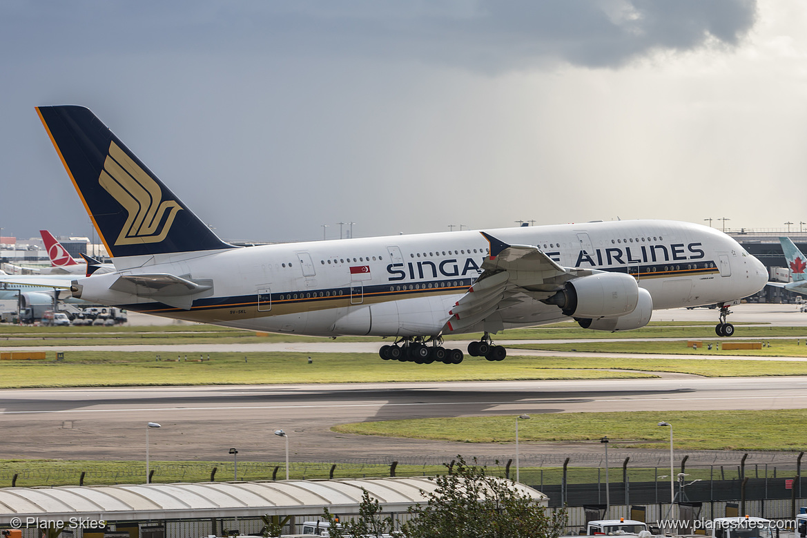 Singapore Airlines Airbus A380-800 9V-SKL at London Heathrow Airport (EGLL/LHR) Singapore Airlines Airbus A380-800 9V-SKL at London Heathrow Airport (EGLL/LHR)
