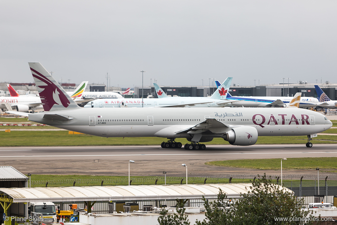 Qatar Airways Boeing 777-300ER A7-BED at London Heathrow Airport (EGLL/LHR) Qatar Airways Boeing 777-300ER A7-BED at London Heathrow Airport (EGLL/LHR)
