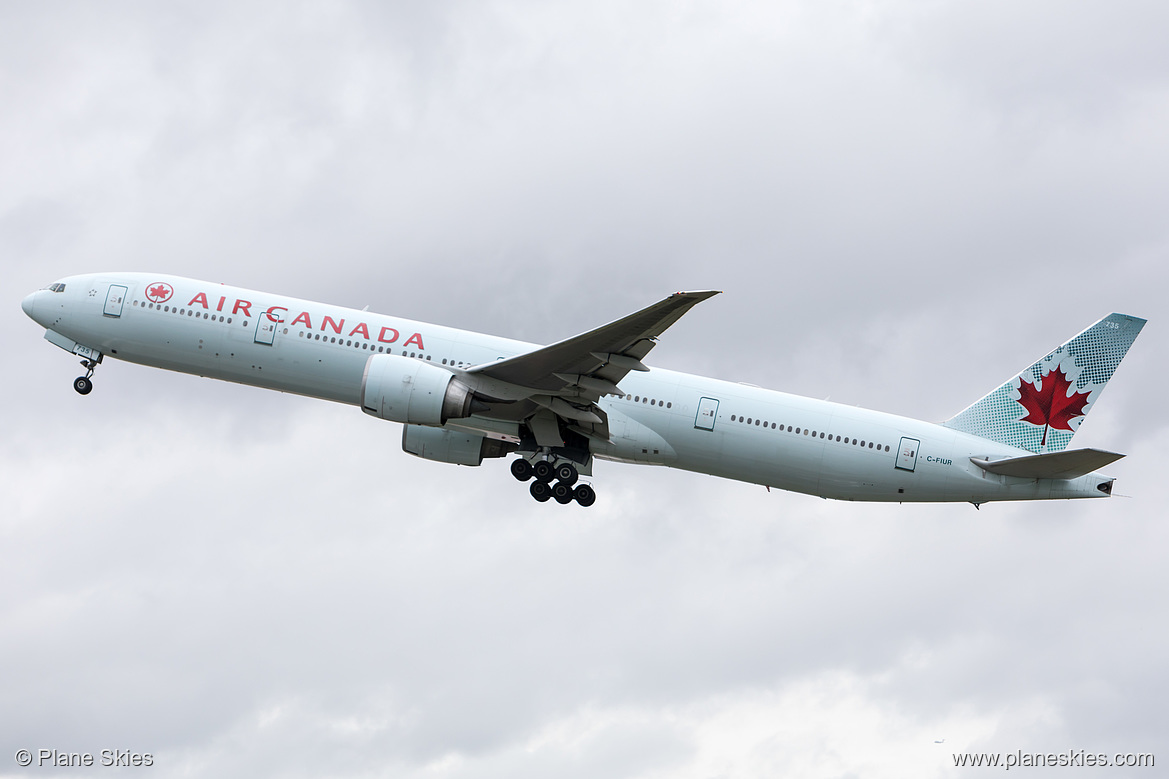 Air Canada Boeing 777-300ER C-FIUR at London Heathrow Airport (EGLL/LHR)