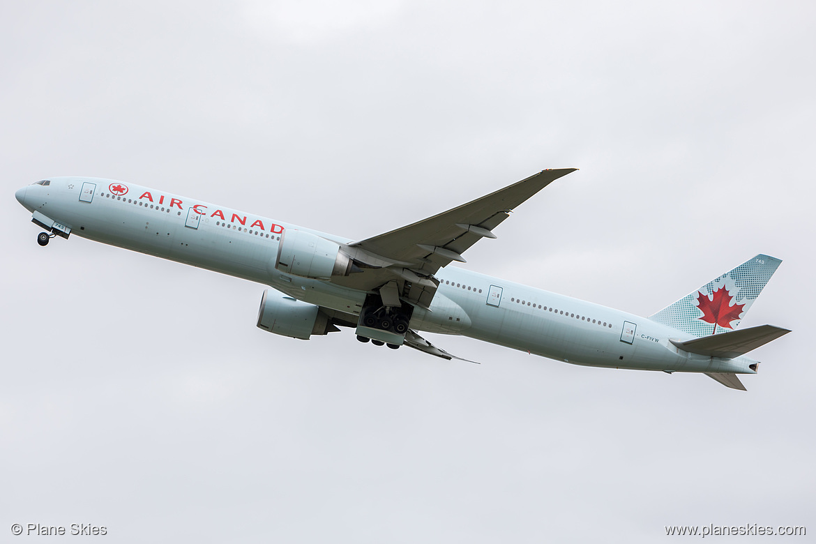 Air Canada Boeing 777-300ER C-FIVW at London Heathrow Airport (EGLL/LHR)