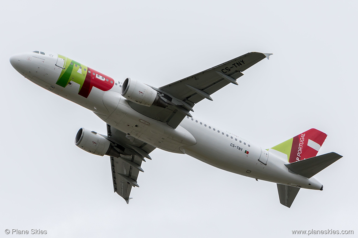 TAP Portugal Airbus A320-200 CS-TNY at London Heathrow Airport (EGLL/LHR)