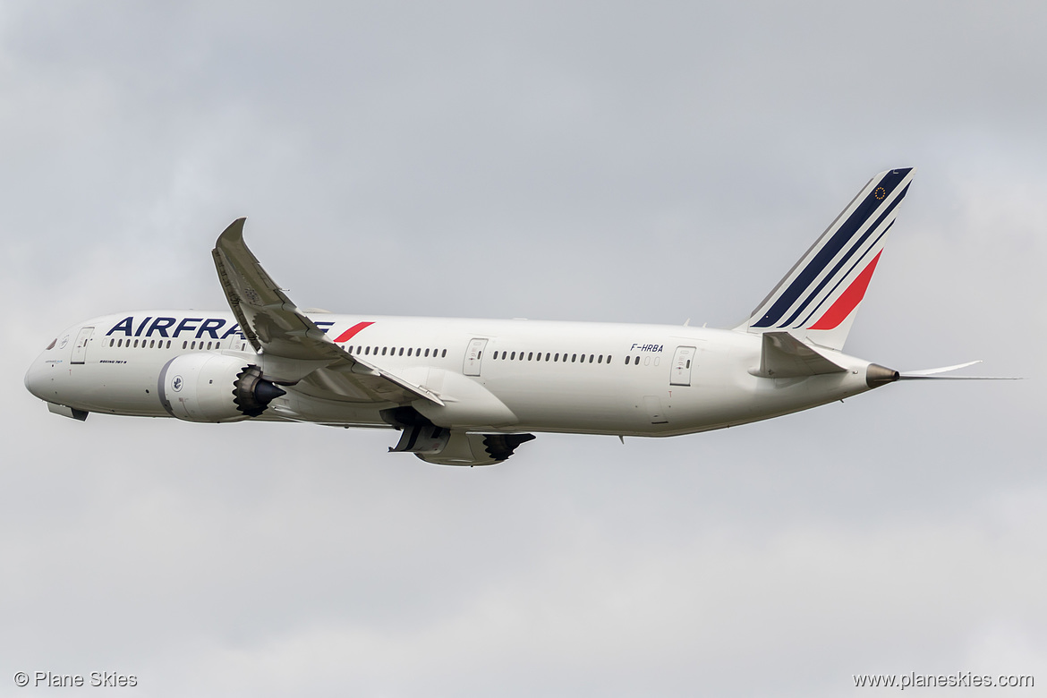 Air France Boeing 787-9 F-HRBA at London Heathrow Airport (EGLL/LHR) Air France Boeing 787-9 F-HRBA at London Heathrow Airport (EGLL/LHR)