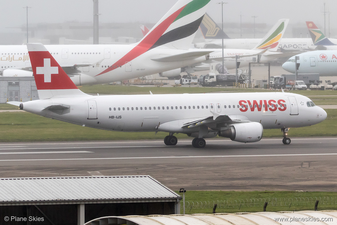 Swiss International Air Lines Airbus A320-200 HB-IJS at London Heathrow Airport (EGLL/LHR)