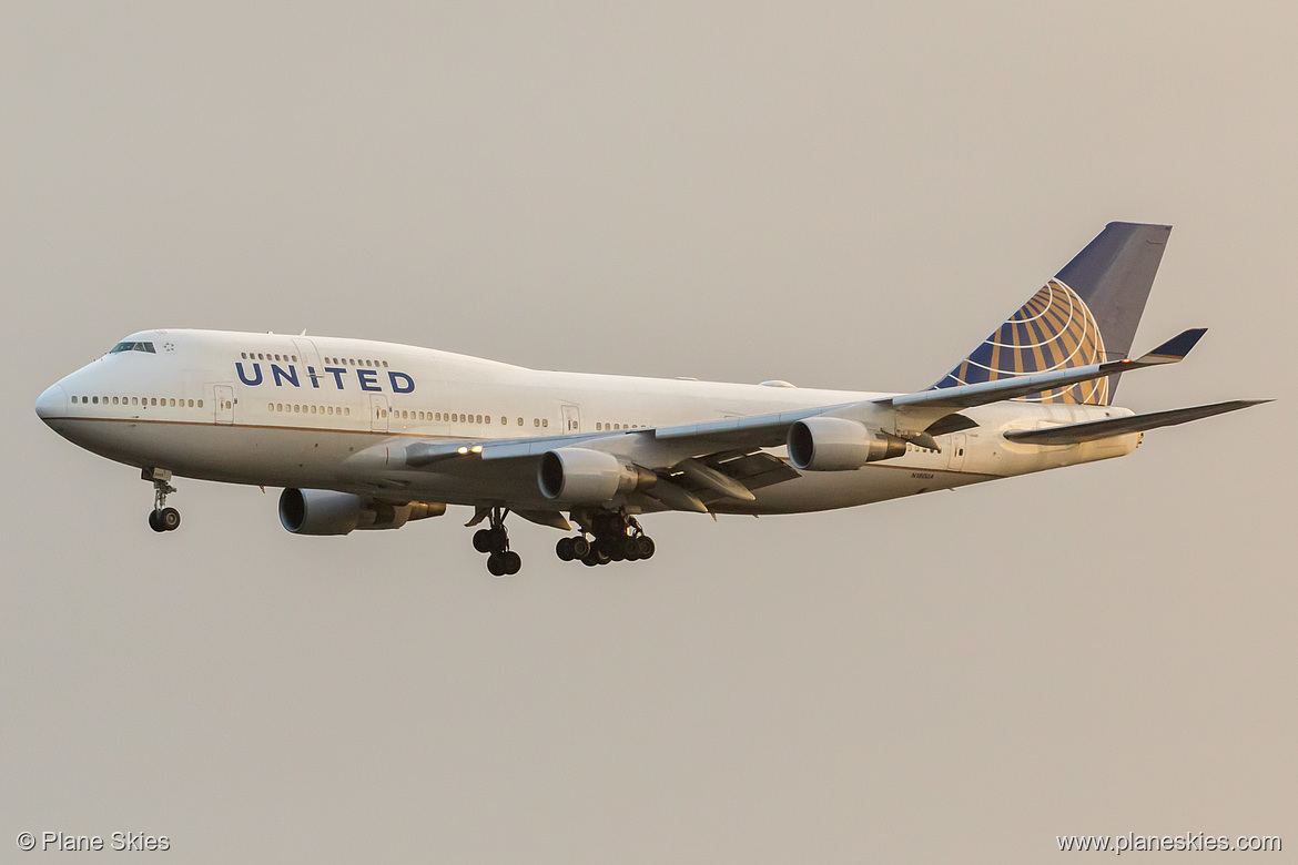 United Airlines Boeing 747-400 N180UA at London Heathrow Airport (EGLL/LHR) United Airlines Boeing 747-400 N180UA at London Heathrow Airport (EGLL/LHR)