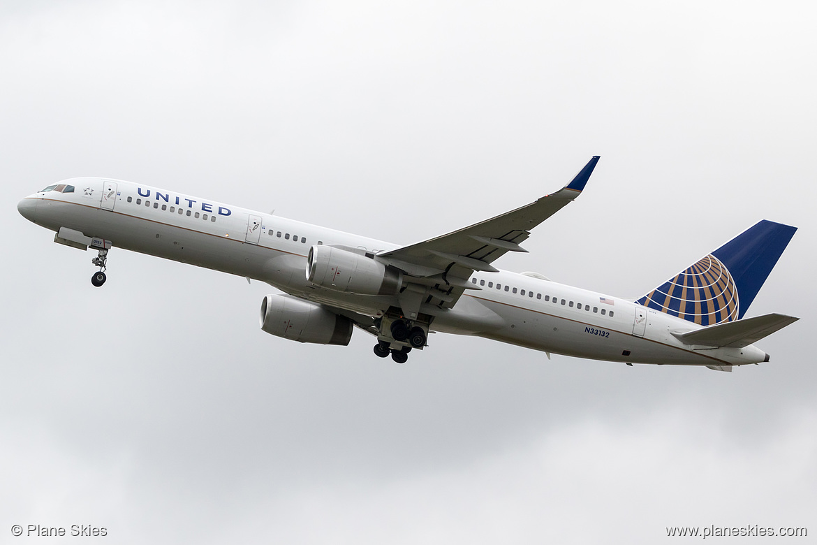 United Airlines Boeing 757-200 N33132 at London Heathrow Airport (EGLL/LHR)